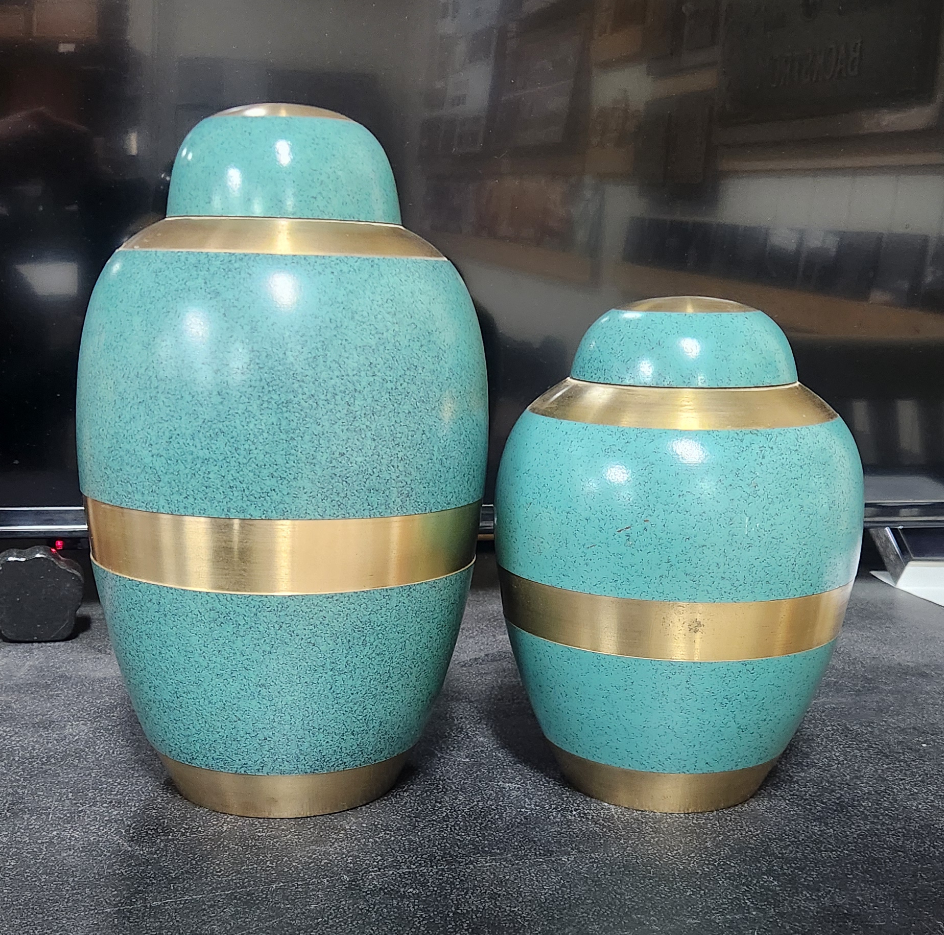 DISPLAY SET: Metal Urn #2503 - Image 7